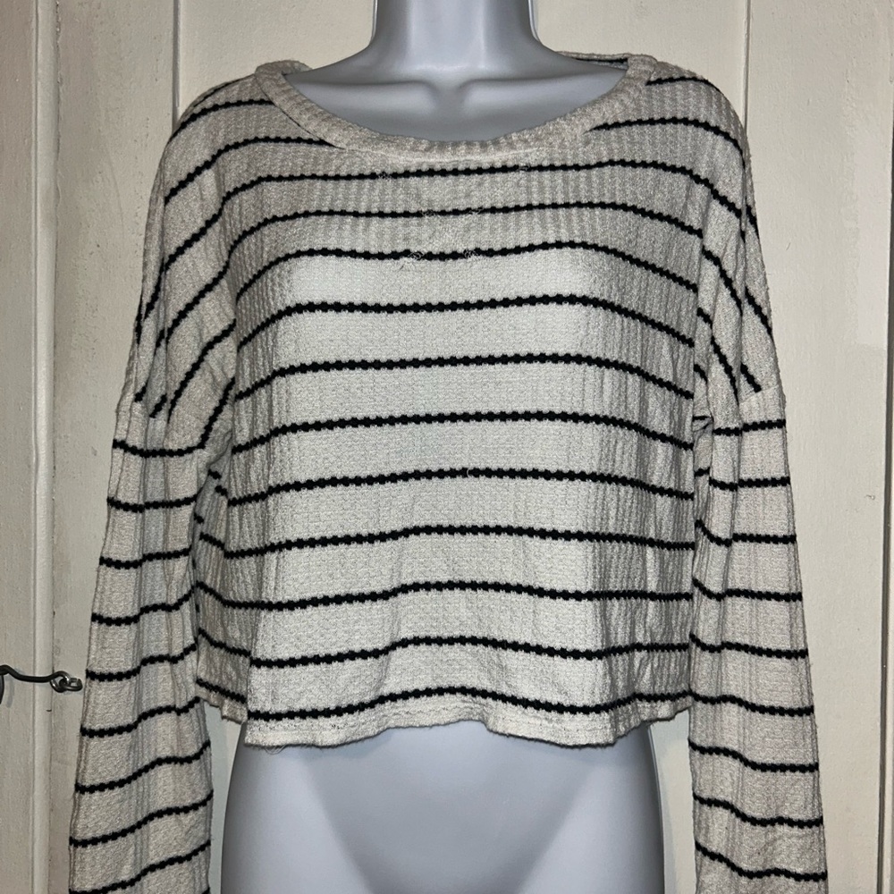 Charlotte Russe White & Black Striped Cropped Long-Sleeve Top